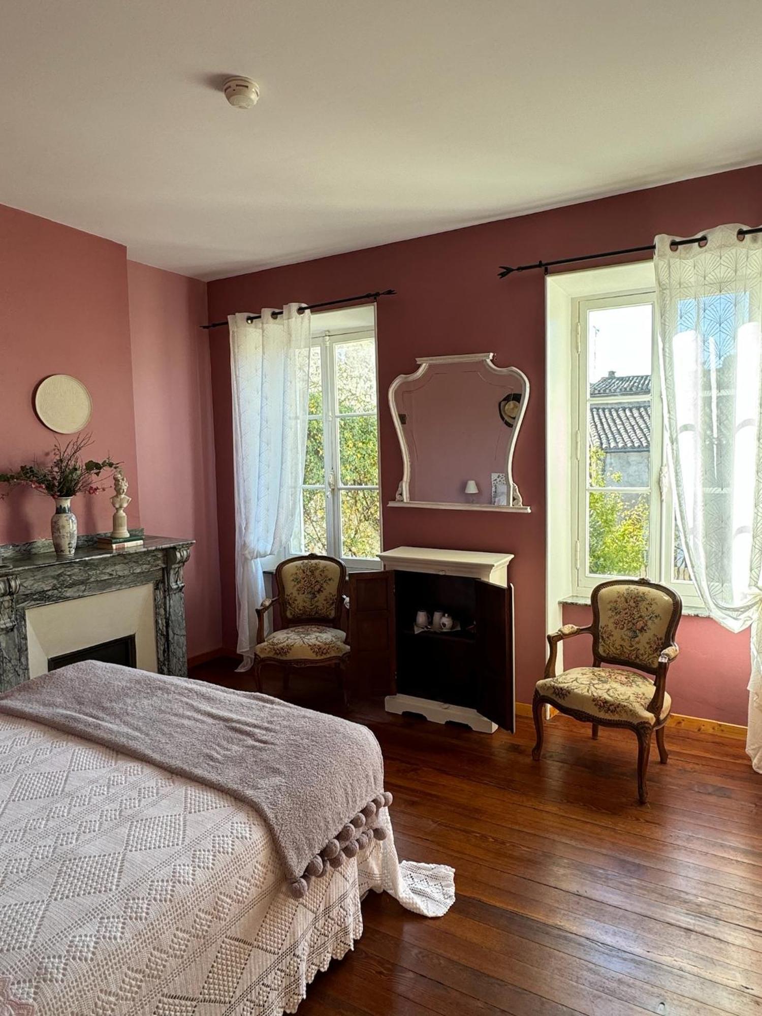 Le Patio Des Senteurs Bed & Breakfast Verzeille Exterior photo