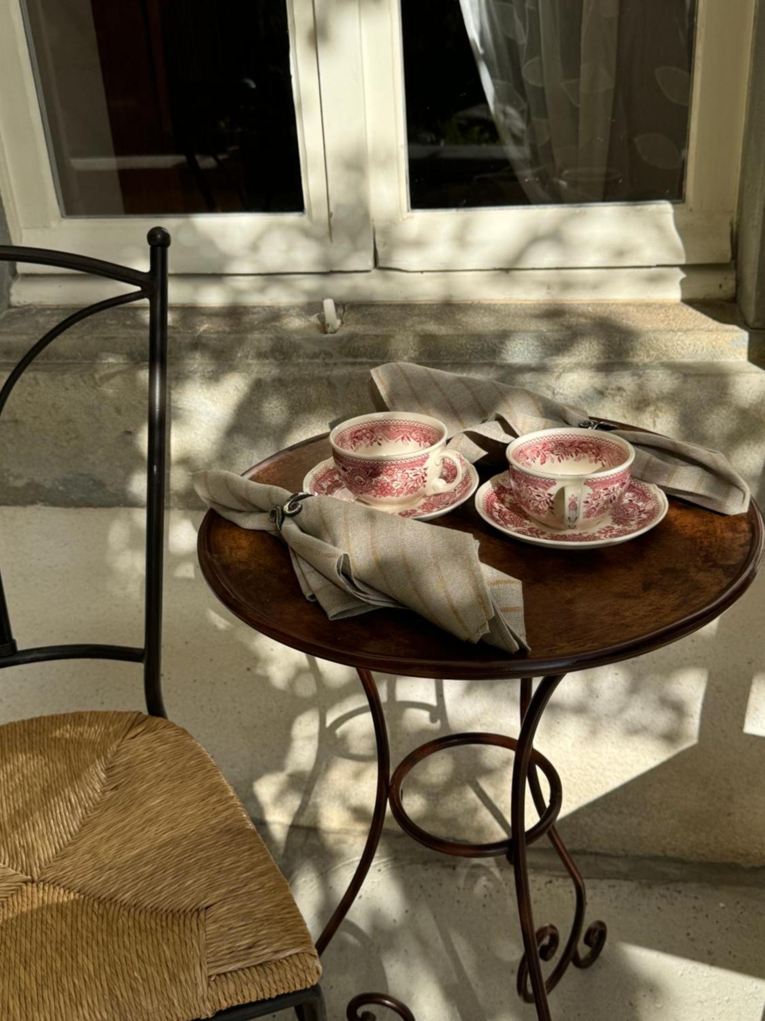 Le Patio Des Senteurs Bed & Breakfast Verzeille Exterior photo