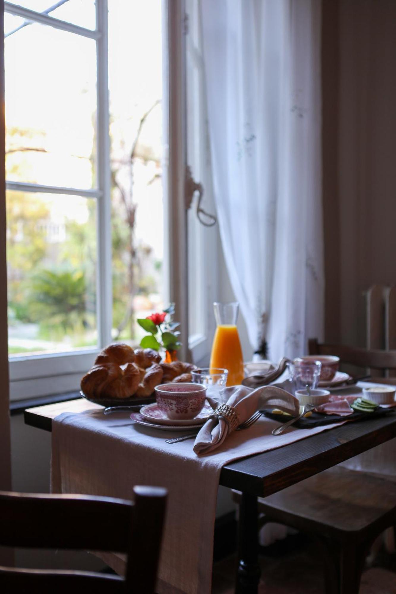 Le Patio Des Senteurs Bed & Breakfast Verzeille Exterior photo