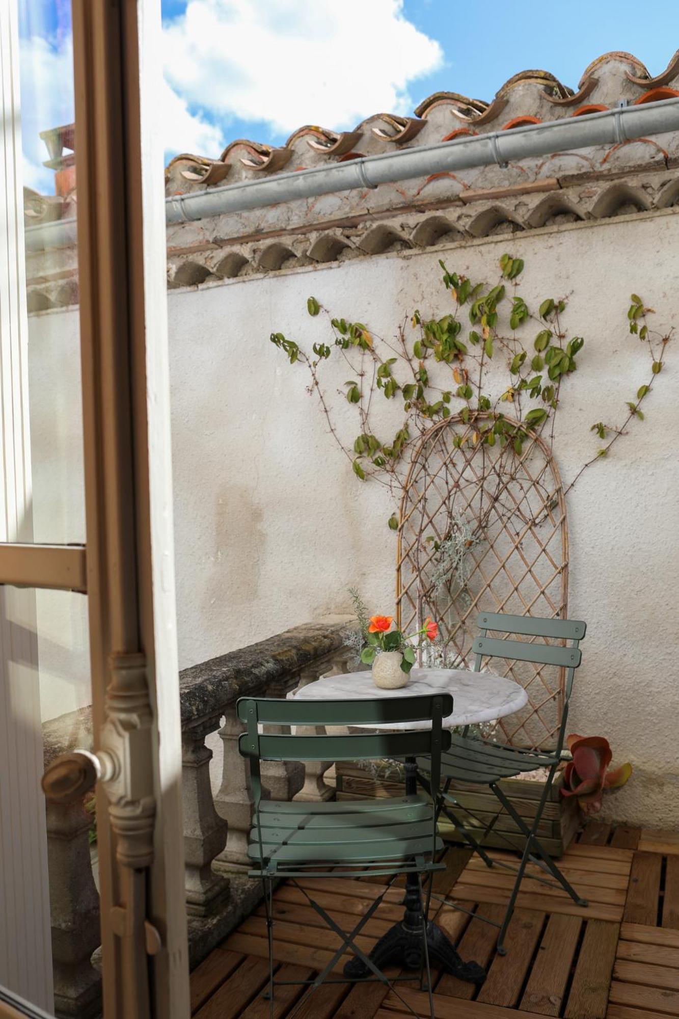 Le Patio Des Senteurs Bed & Breakfast Verzeille Exterior photo