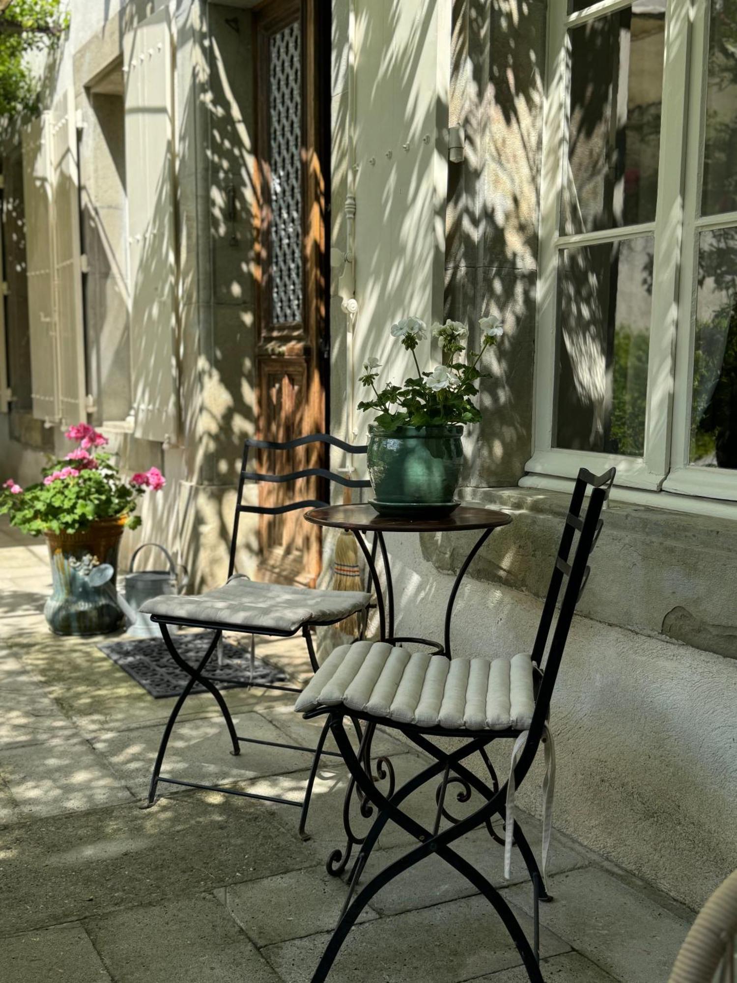 Le Patio Des Senteurs Bed & Breakfast Verzeille Exterior photo